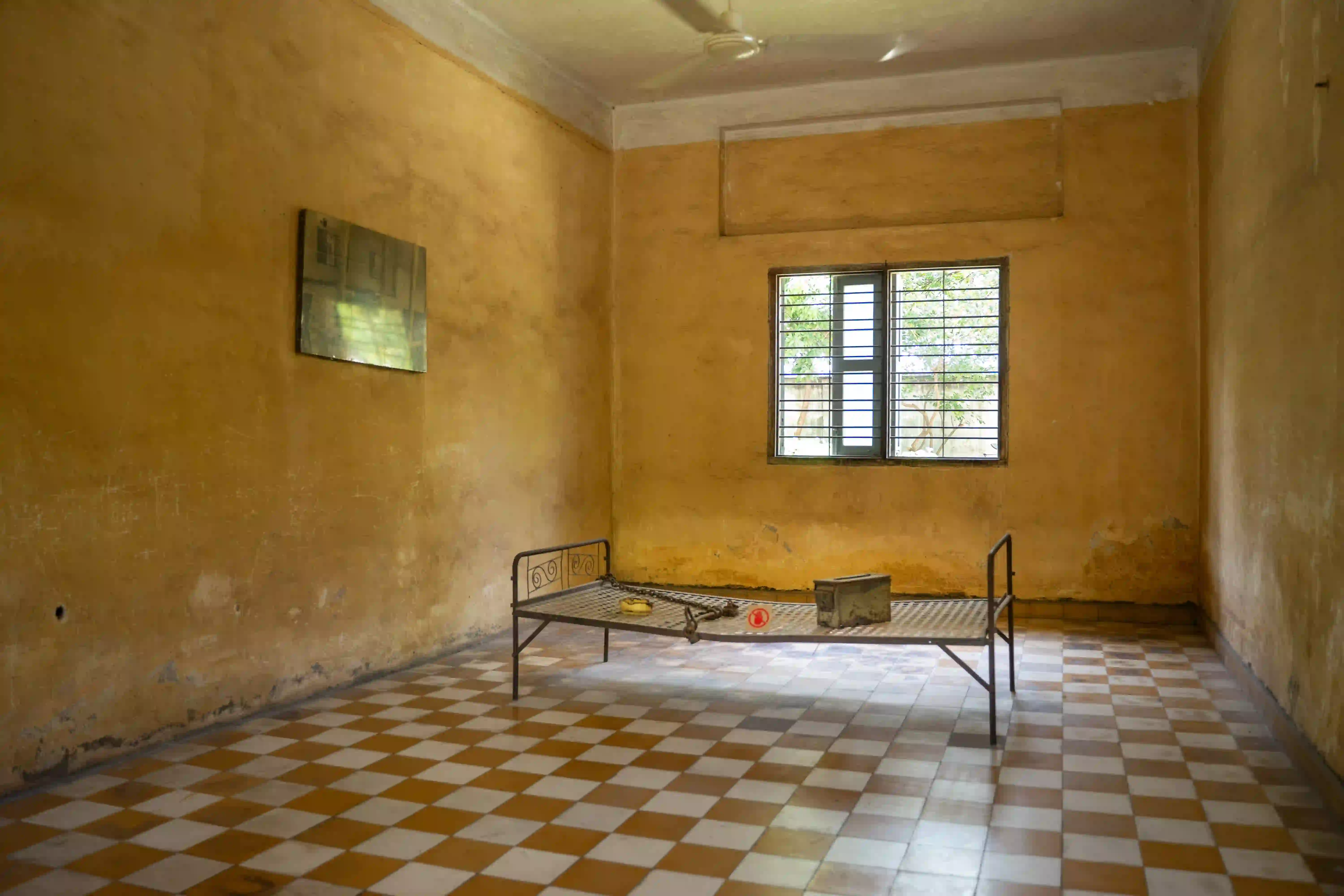 Toul Sleng_Serva Travel